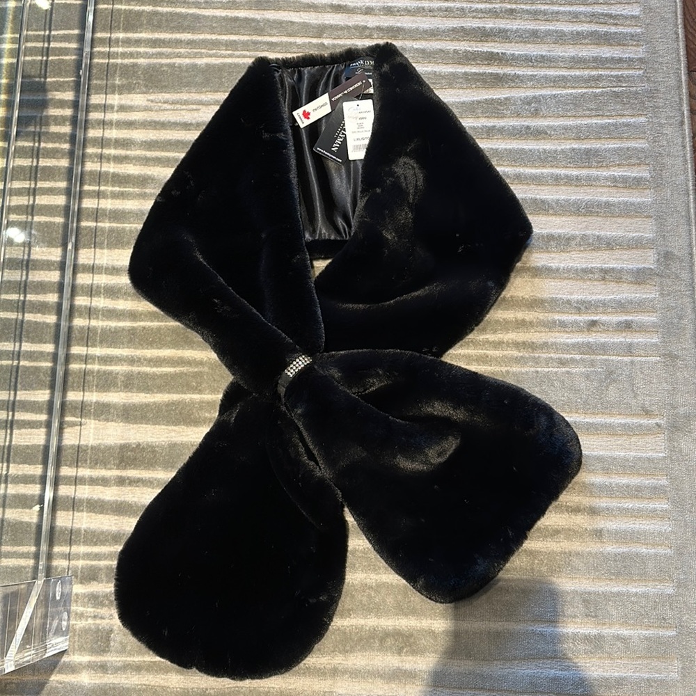 Frank Lyman Black Shawl - Picture 2 of 9
